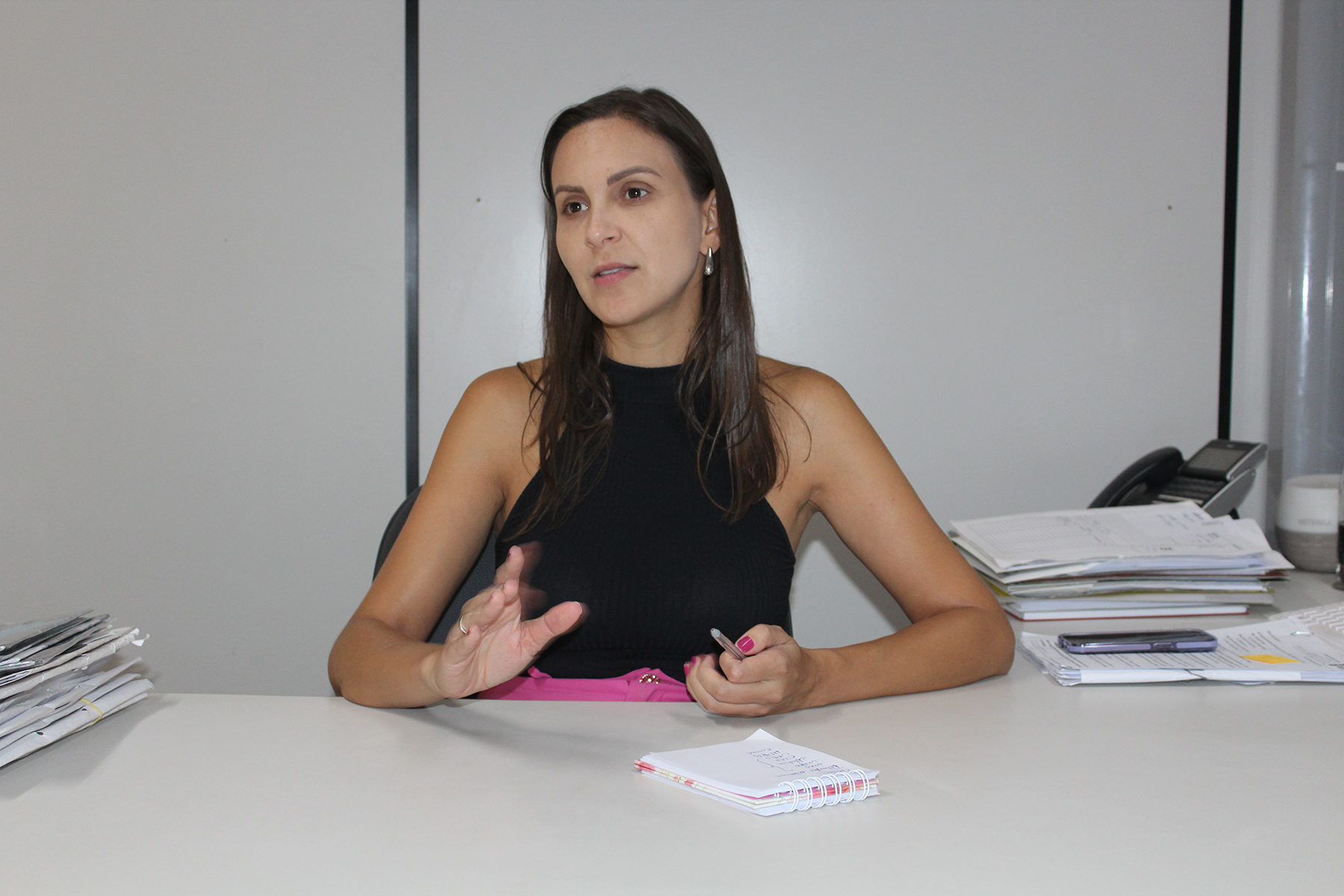 Secretária de Saúde, Jaqueline Santana afirma que substituições estão sendo tranquilas, sem interrupções nos atendimentos 