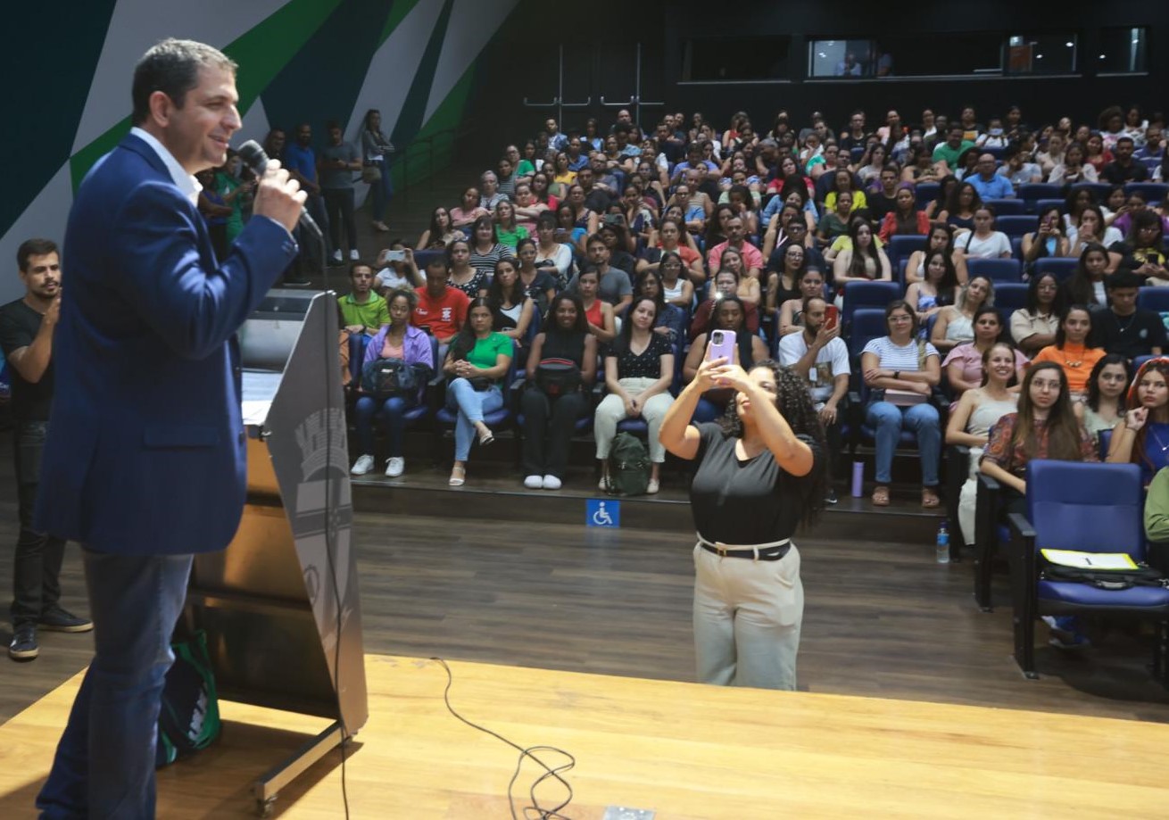 O prefeito Heron Guimarães (União) deu boas-vindas aos primeiros nomeados na saúde, que passaram por um treinamento na semana passada divididos em duas turmas 
