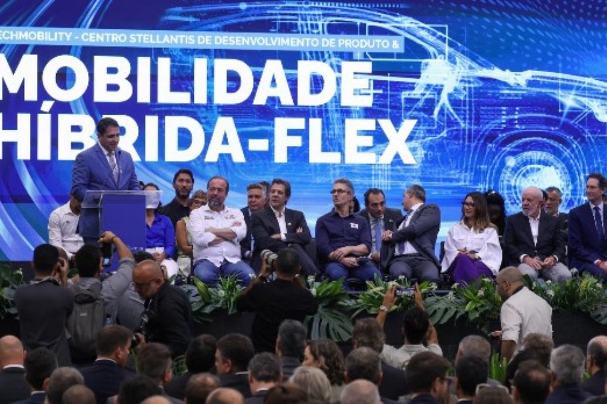 Durante a cerimônia, o prefeito de Betim, Heron Guimarães, agradeceu a presença do presidente e sua comitiva ao município