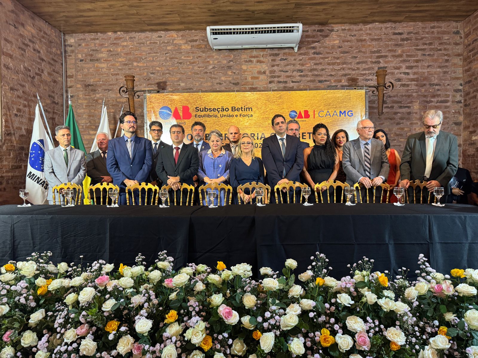 Solenidade de posse contou com a presença de autoridades do município, como o prefeito Heron Guimarães