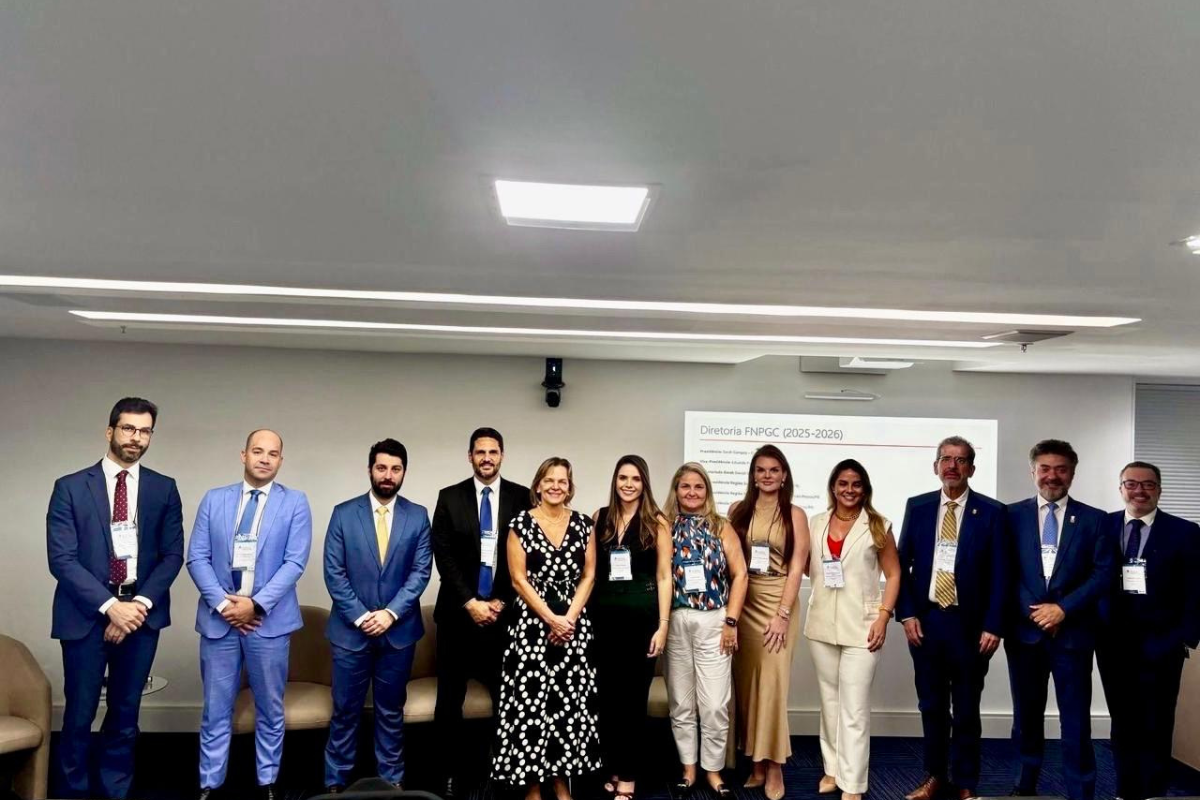 Nova diretoria é composta por representantes de diferentes regiões, com Sarah Campos, procuradora-geral de Contagem, na presidência