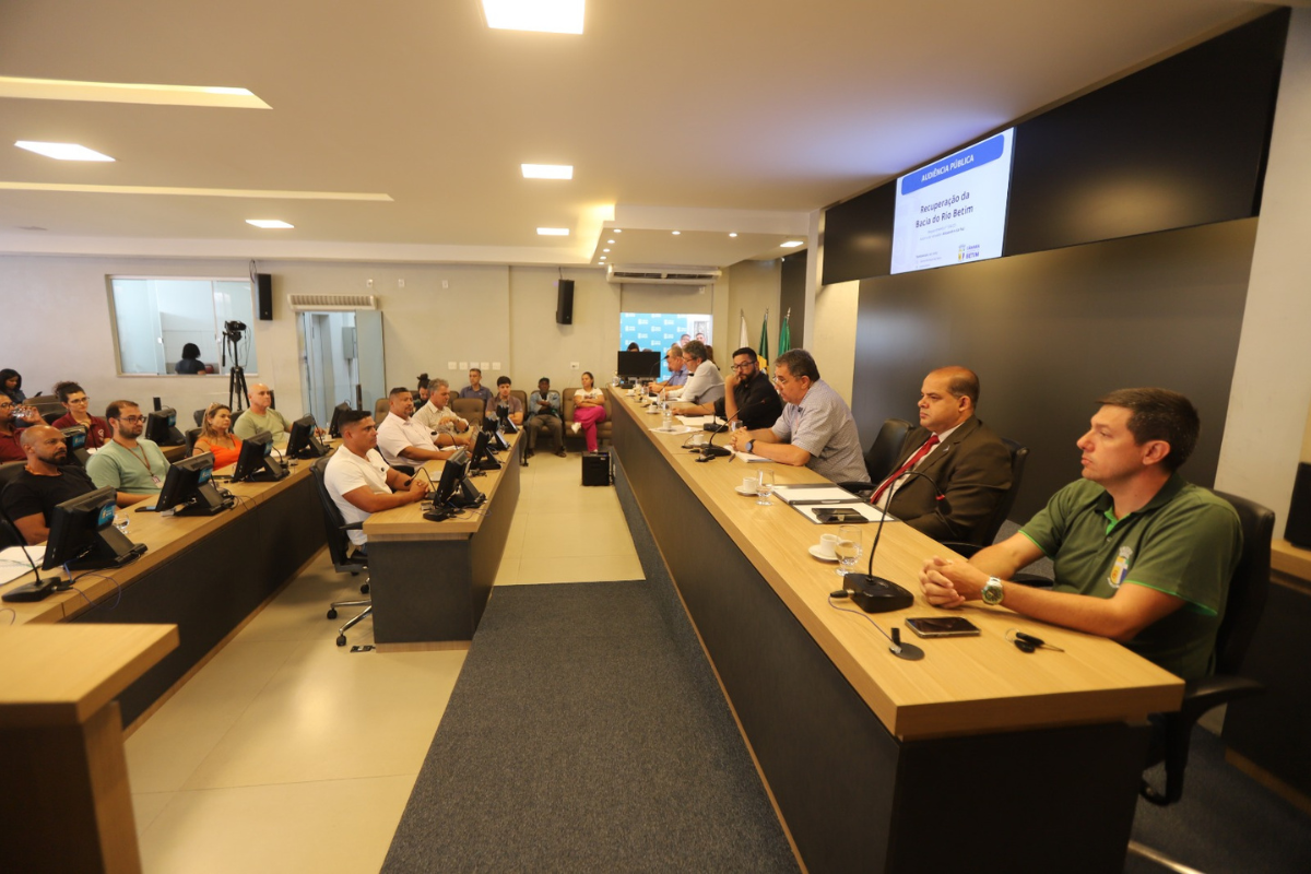 Encontro, realizado no plenário Carino Saraiva, reuniu representantes da Copasa, da prefeitura, do Comitê da Bacia Hidrográfica do Rio Paraopeba e da sociedade civil
