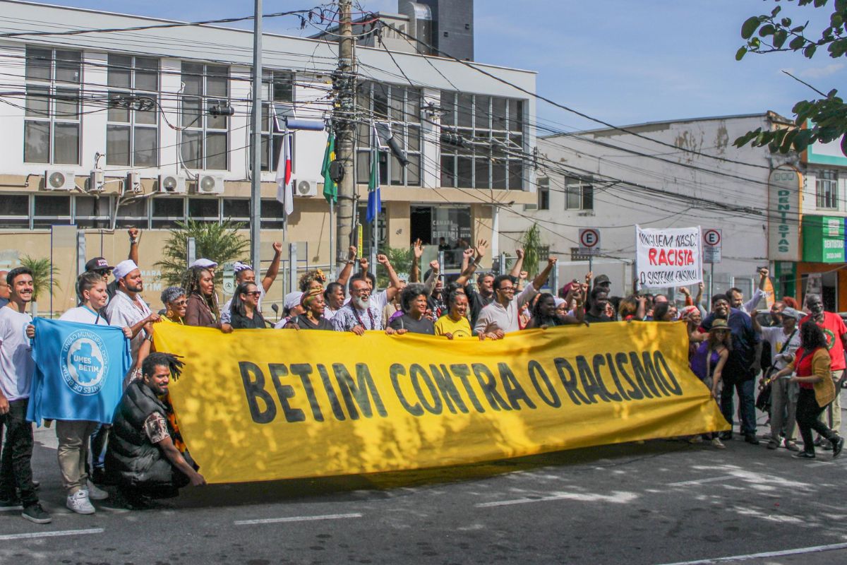 Protesto ocorreu na manhã desta terça (20), durante a reunião da Câmara Municipal