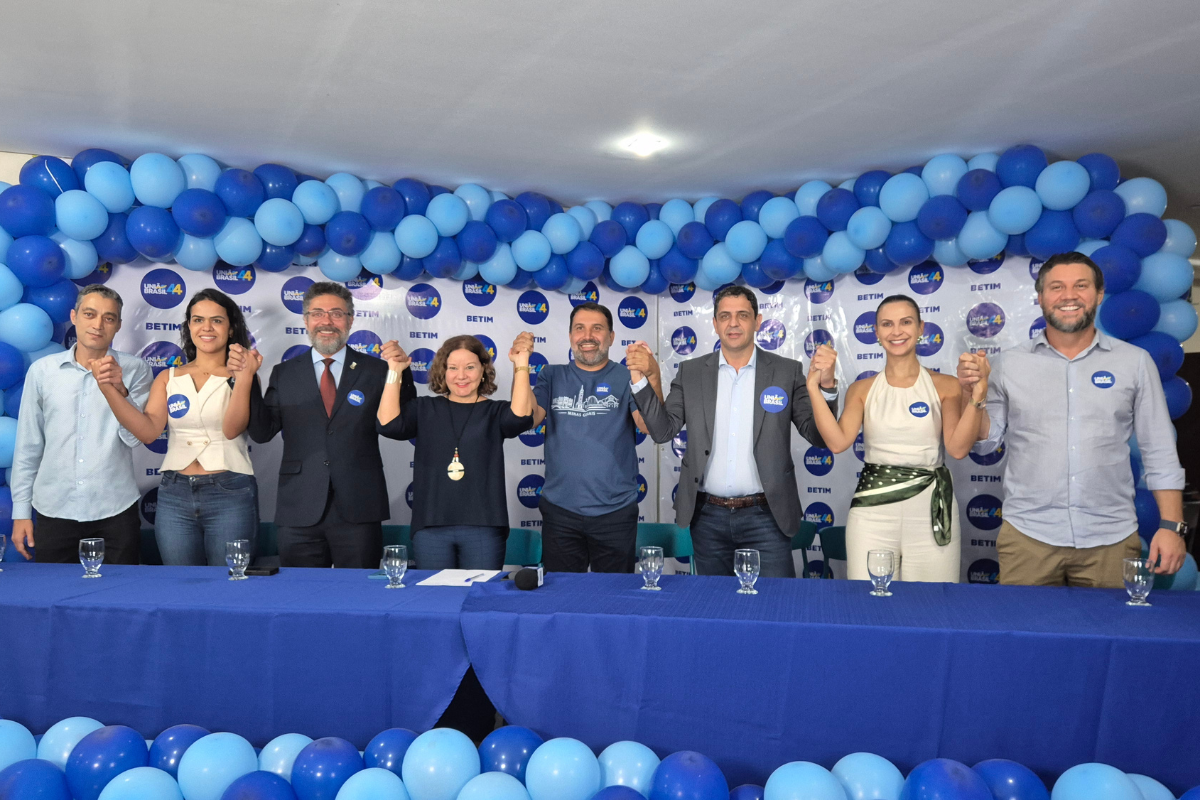 Cerimônia de posse contou com as presenças do prefeito Heron Guimarães (União), e da escritora e cofundadora da Sepa, Laura Medioli, representando o ex-prefeito Vittorio Medioli (PL).  