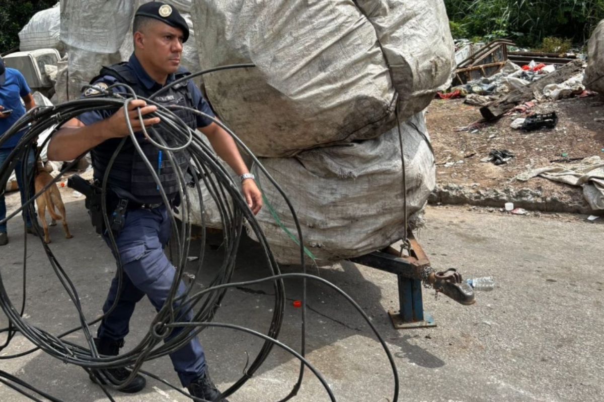 Em abril, um homem foi preso em Betim em uma operação contra furto e receptação de cabeamento de semáforos