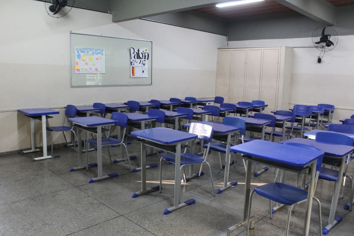 Linguagem neutra foi proibida na grade curricular e no material didático das escolas públicas e privadas do município