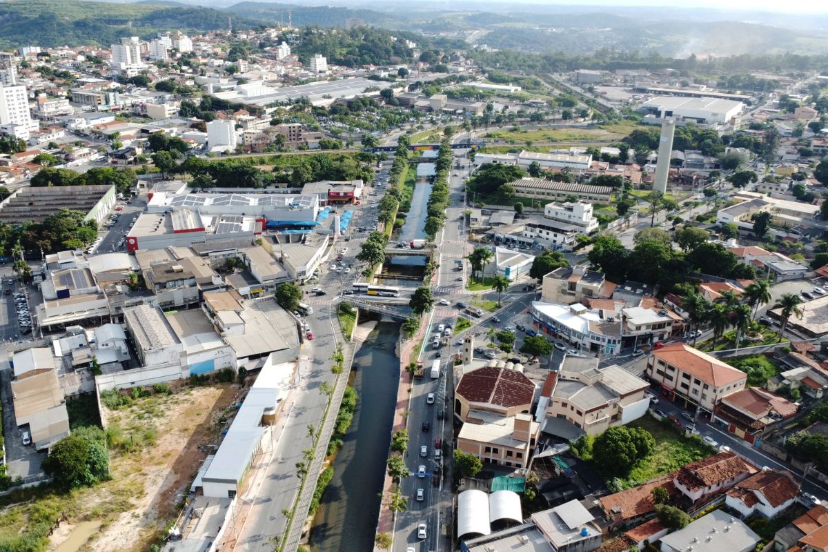Lei autorizava a troca de bens móveis por imóveis, de imóveis por bens móveis e até de bens públicos por obras e serviços, tudo sem a realização de licitação