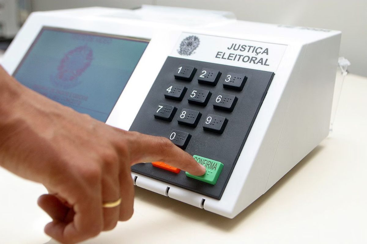 Para mais informações, os eleitores podem ligar para o Cartório Eleitoral de Betim pelo telefone (31) 3516-4202