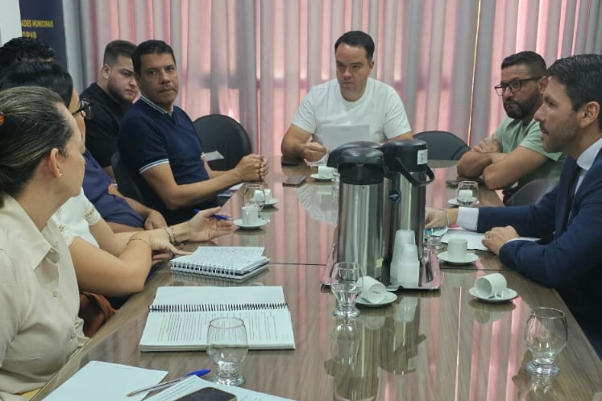 Reunião ocorreu nesta quarta-feira (19), na sala de reuniões da Câmara