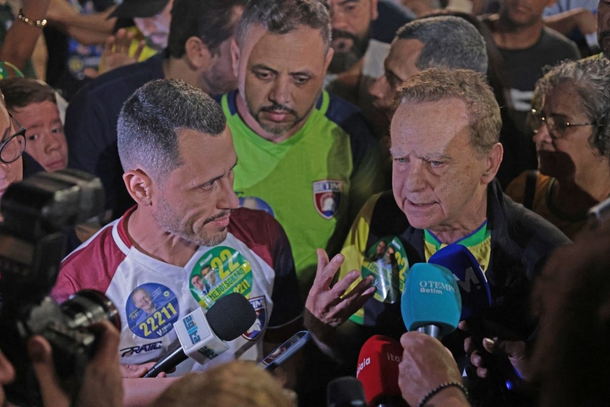 Candidatos se encontraram com apoiadores na Praça do Encontro, na região central da cidade 