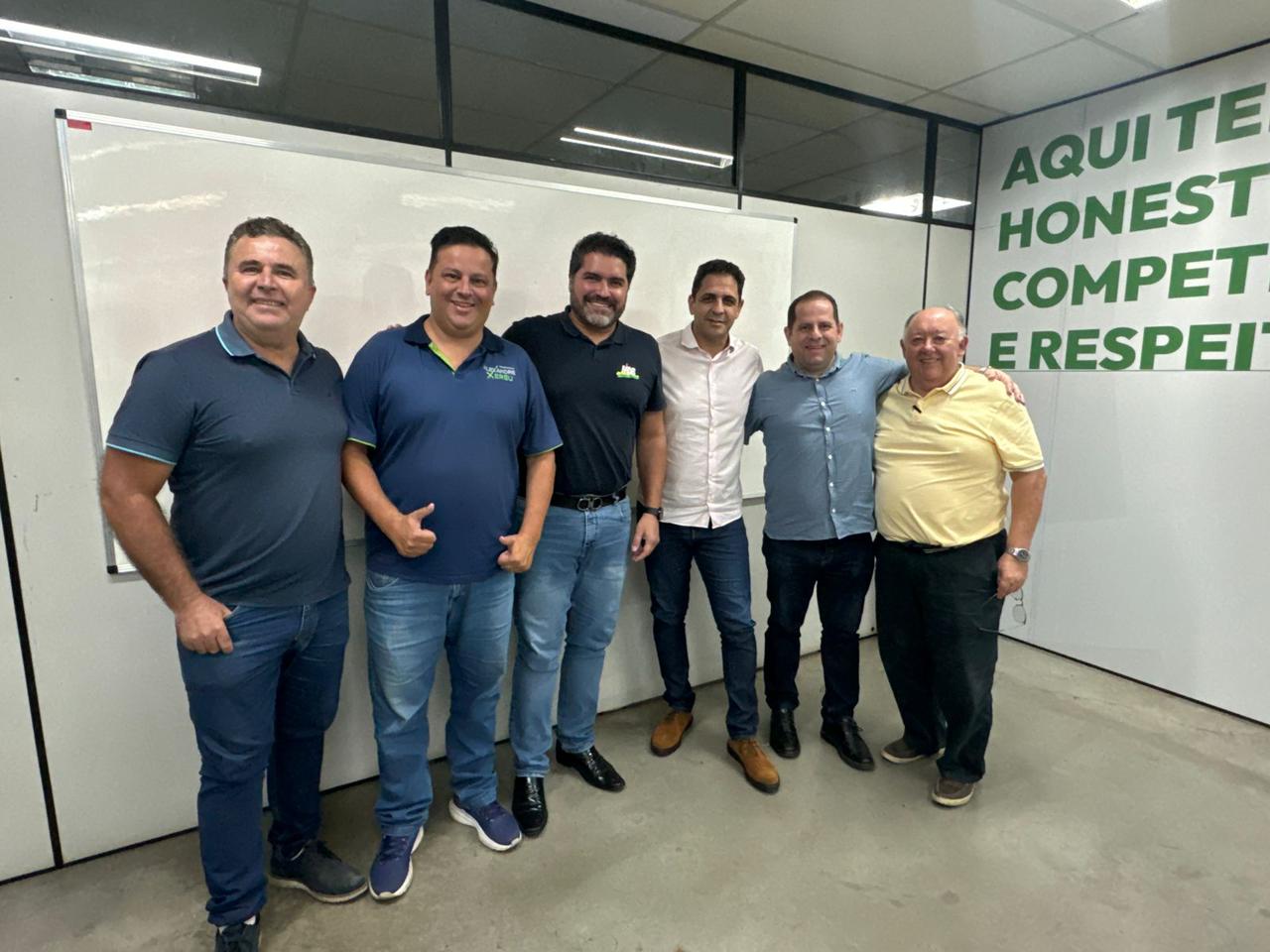 Além do secretário de Gabinete de Betim, Heron Guimarães, e do deputado federal, Newton Cardoso Junior, encontro teve a presença do vereador de Betim, Alexandre Xeréu, de Dr. Xaropinho, do MDB de Betim, e do vereador Teteco, do MDB de Contagem 