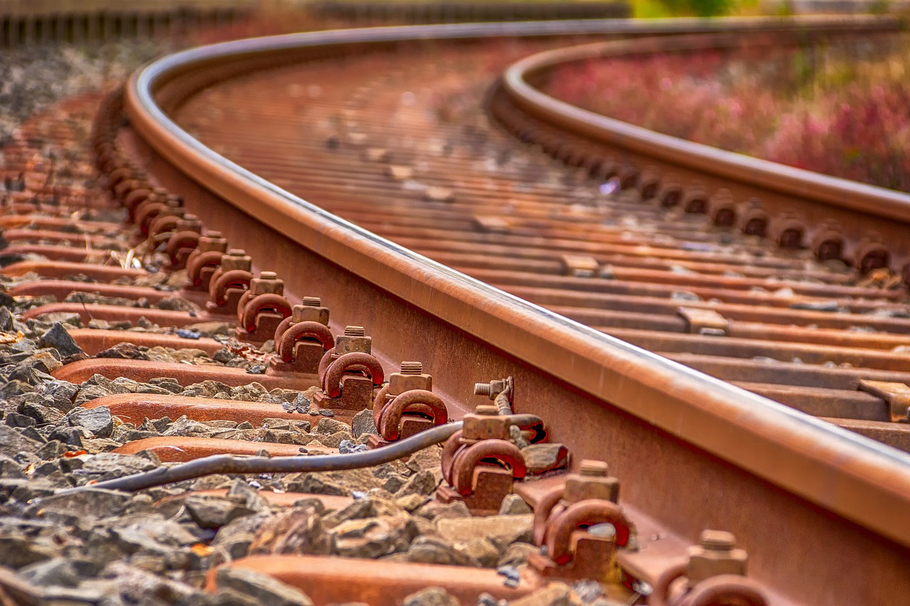 Custo total para os 41 km previstos seria de R$ 325 milhões na proposta mais simples, utilizando vagões e locomotivas atualmente paradas em empresas brasileiras - Foto: Pixabay/Reprodução - IMAGEM ILUSTRATIVA