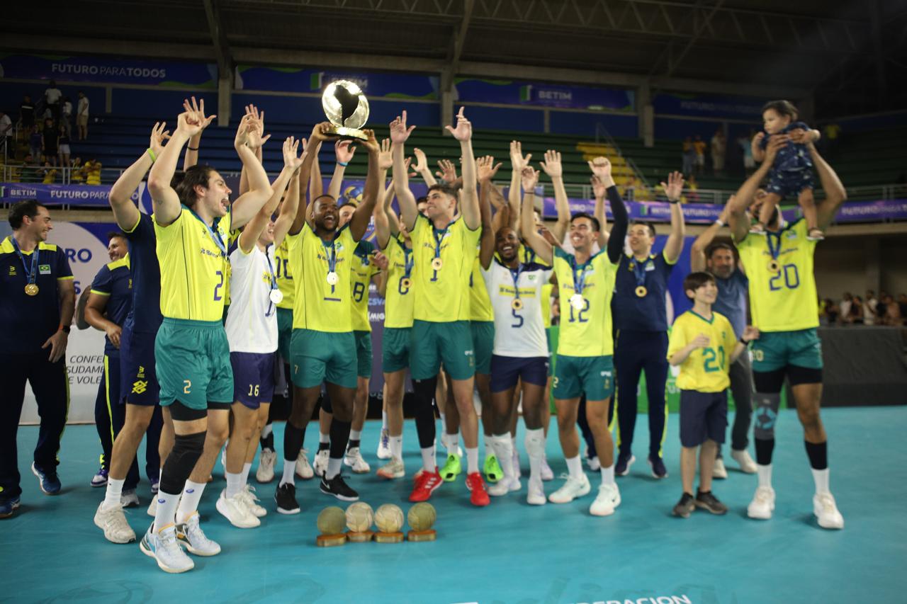 Time do Brasil venceu o da Argentina no domingo (29), no ginásio Divino Braga, que ficou lotado na final do torneio sul-americano