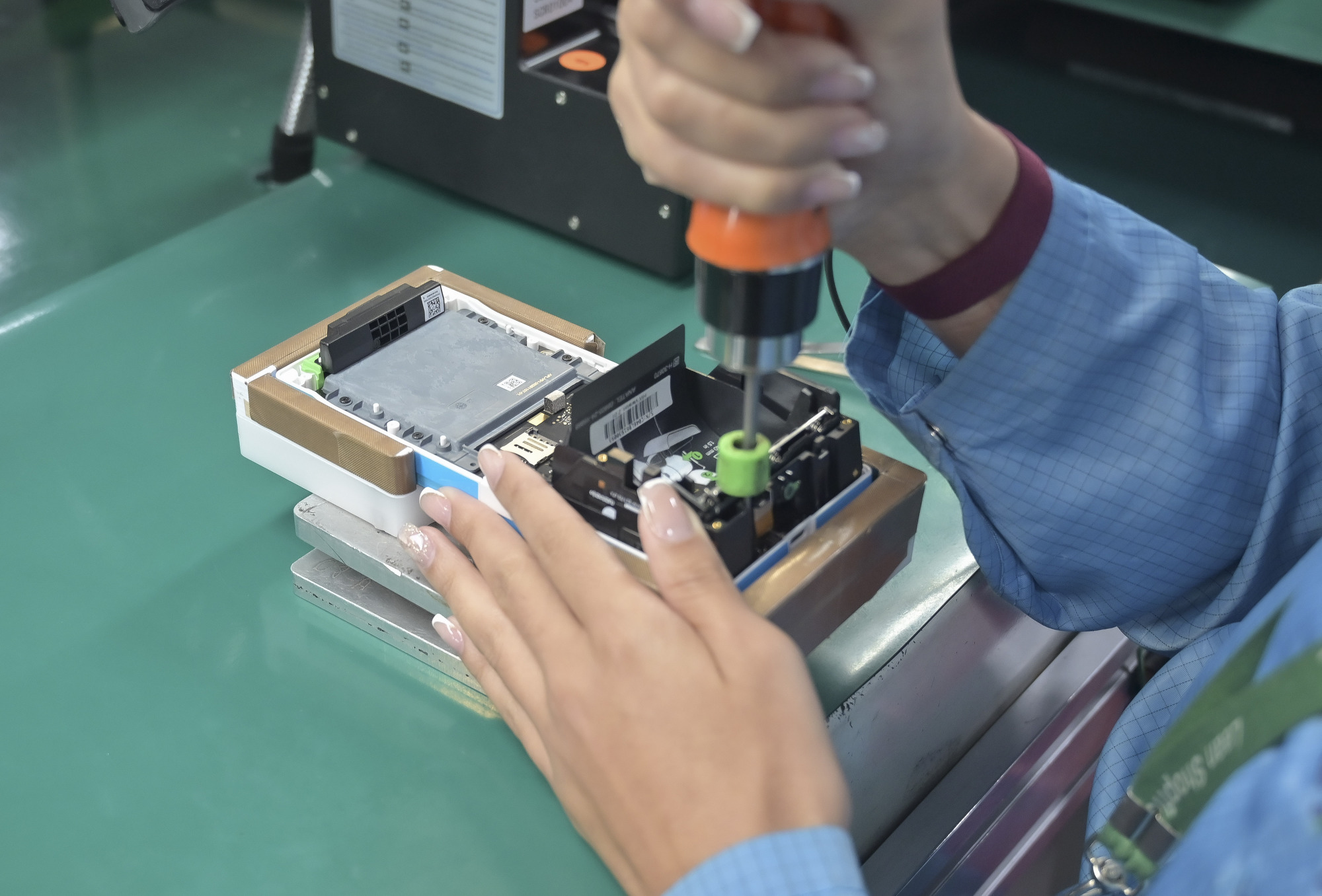 A Fiserv, multinacional norte-americana que desenvolve soluções para pagamentos eletrônicos, inaugurou em Betim a primeira fábrica da Clover fora da Ásia, empregando cerca de 400 pessoas 