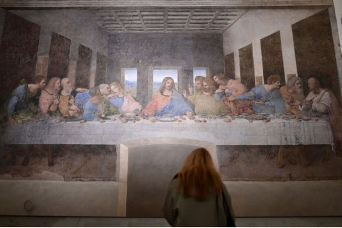 O famoso mural representa o jantar em que Jesus anuncia que um de seus doze discípulos o trairá
