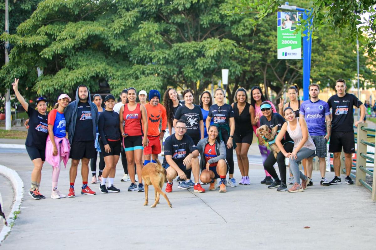 Grupo promove treinos gratuitos nas noites de segunda para incentivar novos corredores da cidade