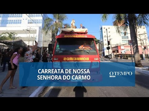 Centenas de fiéis acompanharam a padroeira da cidade pelas principais vias da região central nesta quarta-feira (16)