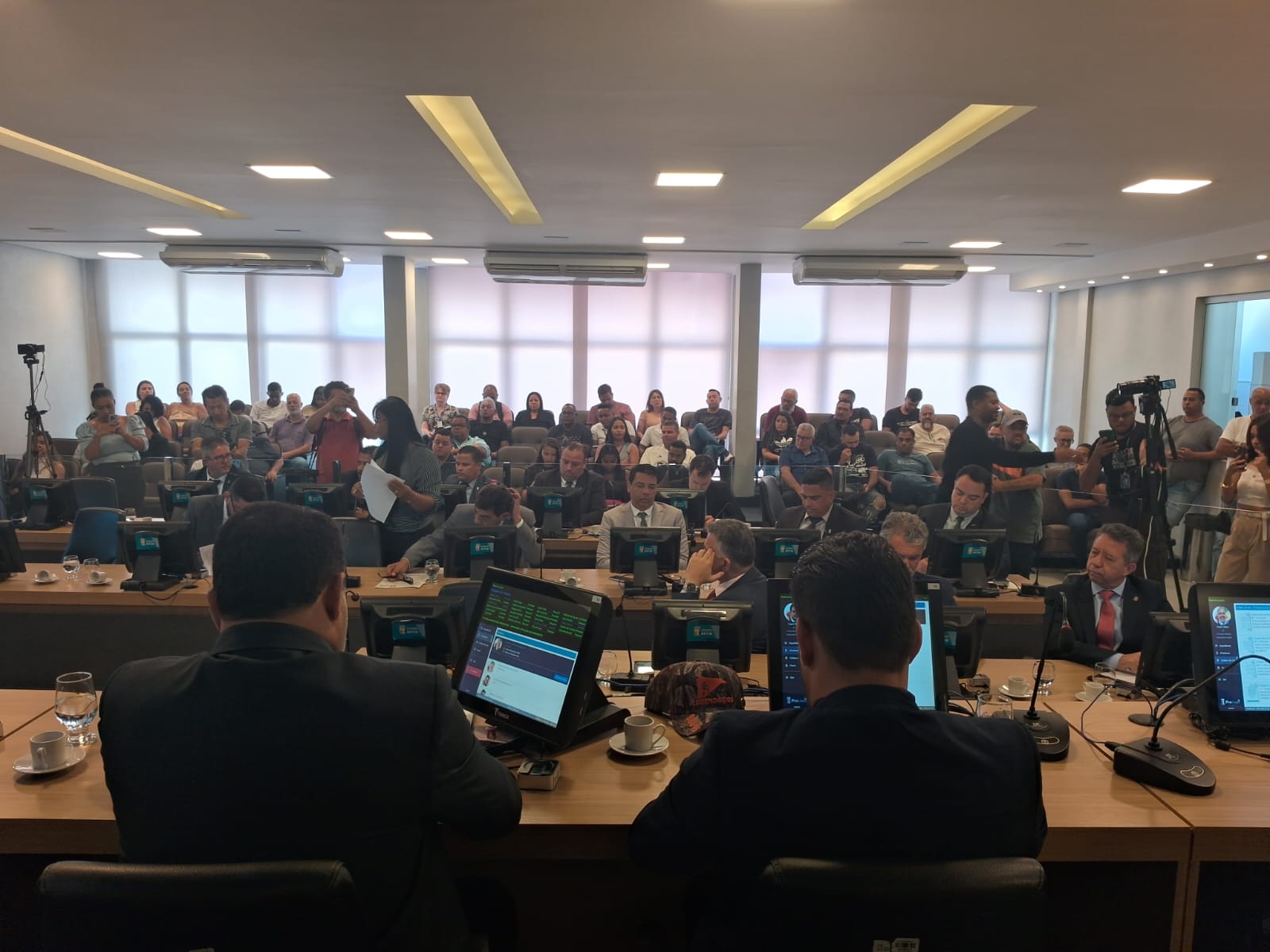 Reunião dessa segunda-feira (10)