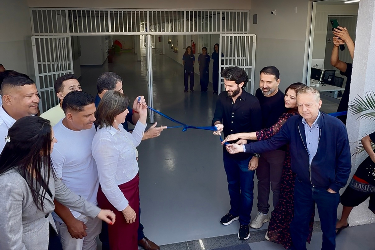 Inauguração contou com a presença do ex-prefeito Vittorio Medioli, que projetou esse modelo de escola para Betim, do atual gestor do município, Heron Guimarães, do secretário de Governo do Estado, Marcelo Aro, além de vereadores e secretários municipais 