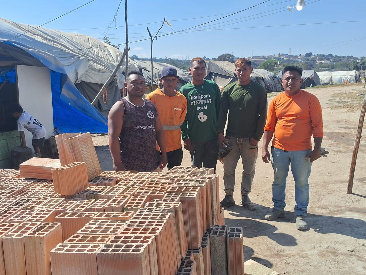 Venezuelanos da etnia Warao se instalaram em uma área particular e desocupada na região do PTB em setembro de 2023